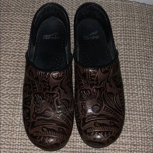 Dansko brown size 39 minimal wear